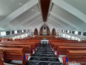 2 Dekade di Ruko, Kini Jemaat Santa Clara Bekasi Rayakan Natal di Gereja