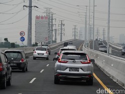 Kelakuan Pengendara di Tol Layang, Pipis hingga Masuk Bahu Jalan