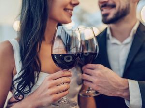 Pamer Kemesraan di Restoran, Pasangan Ini Dipukul oleh Pengunjung Lain Pamer Kemesraan di Restoran, Pasangan Ini Dipukul oleh Pengunjung Lain