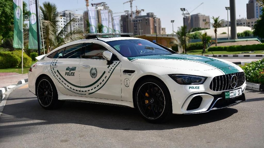 Mobil Sport Polisi Dubai yang Bikin Ngeces