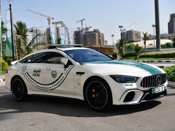 Mobil Sport Buas untuk Polisi Dubai