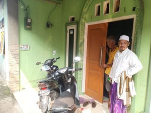 Hii!! Dua Ekor Ular Ditemukan di Rumah Ustaz Syarif di Depok