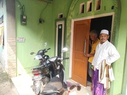 Hii!! Dua Ekor Ular Ditemukan di Rumah Ustaz Syarif di Depok