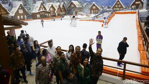 Momen CT Resmikan Transpark Mall Bintaro
