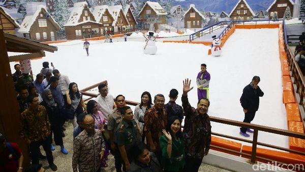 Momen CT Resmikan Transpark Mall Bintaro