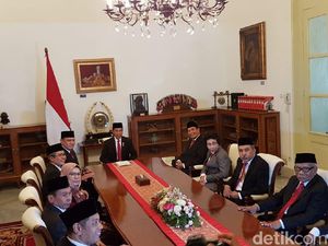 Usai Sumpah Jabatan, Pimpinan dan Dewan Pengawas KPK Ngobrol Bareng Jokowi