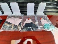 Polisi Gelar Barang Bukti Pencabulan oleh Habib Husein Alatas: Gamis-CD