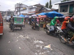 Jalanan Dijajah PKL, Kawasan Sekitar Pasar Sukaramai Medan Semrawut