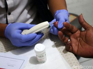 Video Tes Urine Puluhan Sopir Bus di Terminal Merak, 1 Positif Sabu