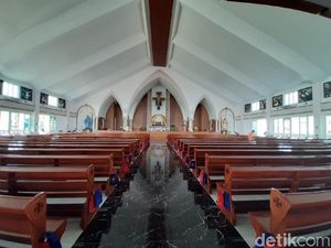 Pimpinan Gereja Santa Clara Bekasi Ungkap Pengalaman Ibadat di Ruko Pimpinan Gereja Santa Clara Bekasi Ungkap Pengalaman Ibadat di Ruko
