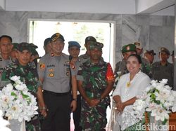 Personel TNI-Polri Patroli ke Gereja di Makassar Jelang Natal