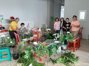 Semangat Paroki Santa Clara Bekasi Siapkan Natal Pertama di Gereja