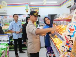 Jelang Nataru, Polres Jombang Sidak Pasar dan Minimarket