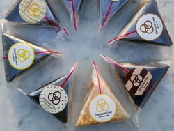 Unik! Kue Manis Berbentuk Onigiri Ini Ada di Jepang