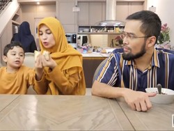 Unjuk Bakat di Dapur, Shireen Sungkar Bikin Roti Sobek Cokelat Empuk