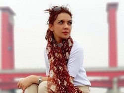 Najwa Shihab Bawa Kertas Bertuliskan Tolong Saya, Ada Apa Sebenarnya?