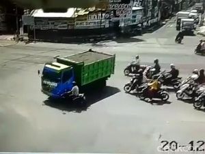 Viral Truk di Jember Lindas Biker hingga Tewas Viral Truk di Jember Lindas Biker hingga Tewas