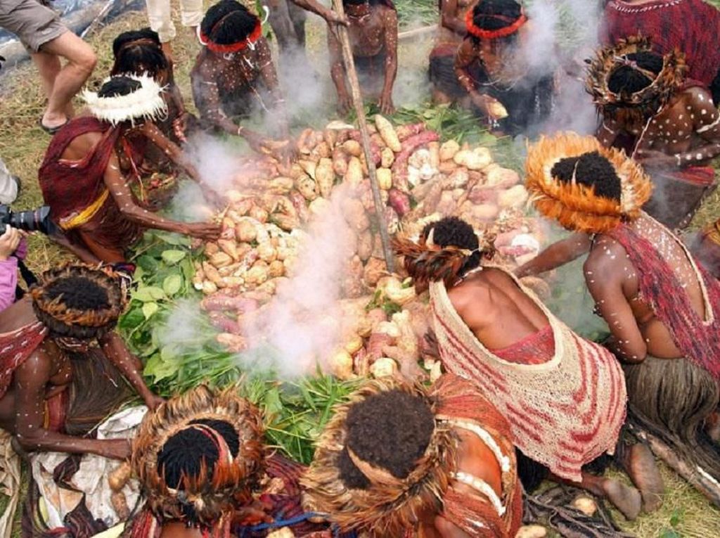 Rayakan Natal, Masyarakat Papua Gelar Tradisi Barapen