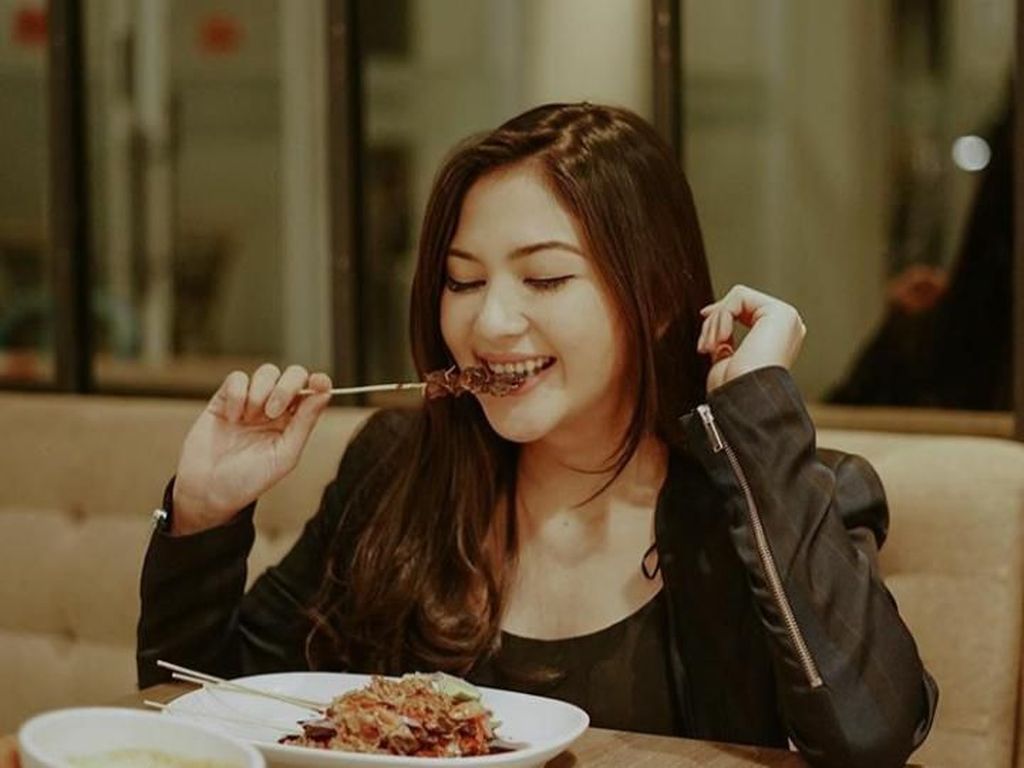 Yuk! Intip Pesona Cantik Jessica Mila Saat Kulineran Yuk! Intip Pesona Cantik Jessica Mila Saat Kulineran