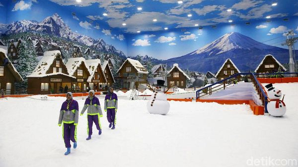 Potret Wahana Main Salju Trans Snow World Bintaro