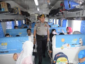 Jelang Nataru, Polisi Kota Pasuruan Cek Kesehatan Awak Kereta dan Sopir Bus