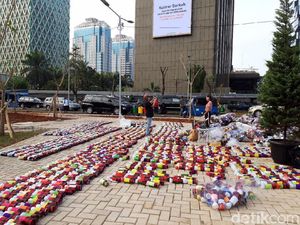 Pemprov DKI Bangun Pohon Natal Raksasa di Thamrin