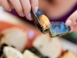 10 Tempat Makan Seafood Enak dan Terkenal di Jakarta, Sudah Coba?