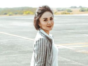 Rumah Kebanjiran, Yuni Shara Tetap Tampil Kece