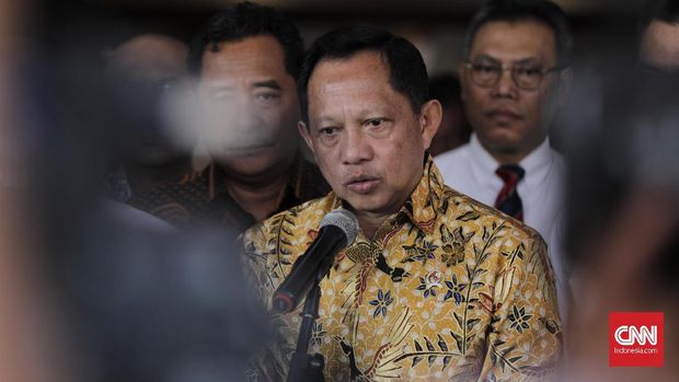 Mendagri Tito Karnavian memberikan keteranagan di Kementrian Dalam Negeri. Jakarta, Jumat, 20 Desember 2019. CNNIndonesia/Adhi Wicaksono.