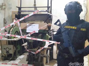 Bea Cukai Bongkar Pabrik Rokok Ilegal Berkedok Rumah Huni di Demak Bea Cukai Bongkar Pabrik Rokok Ilegal Berkedok Rumah Huni di Demak