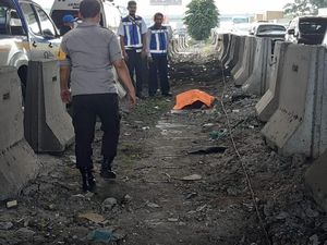 Sesosok Mayat Pria Ditemukan di Pinggir Tol Tangerang