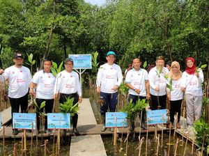 Tanam Mangrove untuk Cegah Abrasi