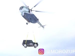 Demi Konten YouTube, SUV Dijatuhkan dari Atas Helikopter Terbang Demi Konten YouTube, SUV Dijatuhkan dari Atas Helikopter Terbang