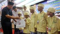 Sunatan Massal Peringati Maulid Nabi Muhammad