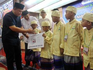 Sunatan Massal Peringati Maulid Nabi Muhammad