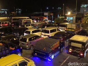Pelabuhan Ketapang Mulai Dipadati Penumpang Jelang Hari Natal