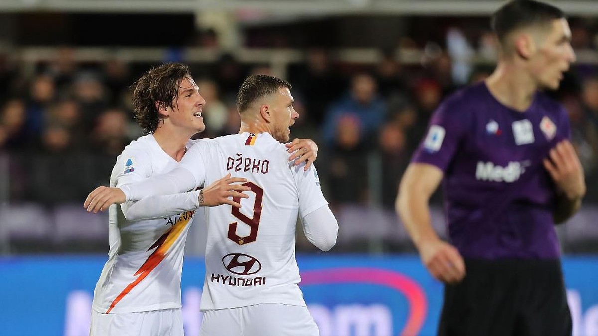 AS Roma menang 4-1 di markas Fiorentina dalam lanjutan Liga Italia (Foto: Gabriele Maltinti/Getty Images)