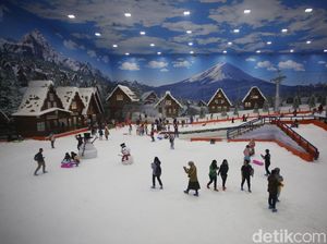 Promo Tahun Baru Main Salju di Trans Snow World Bintaro, Cek!
