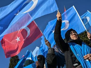 1.000 Demonstran di Turki Memprotes Perlakuan China terhadap Uighur 1.000 Demonstran di Turki Memprotes Perlakuan China terhadap Uighur