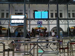 H-4 Natal di Stasiun Senen: 73% Tiket Terjual, Sisa 111.226 Kursi Lagi H-4 Natal di Stasiun Senen: 73% Tiket Terjual, Sisa 111.226 Kursi Lagi