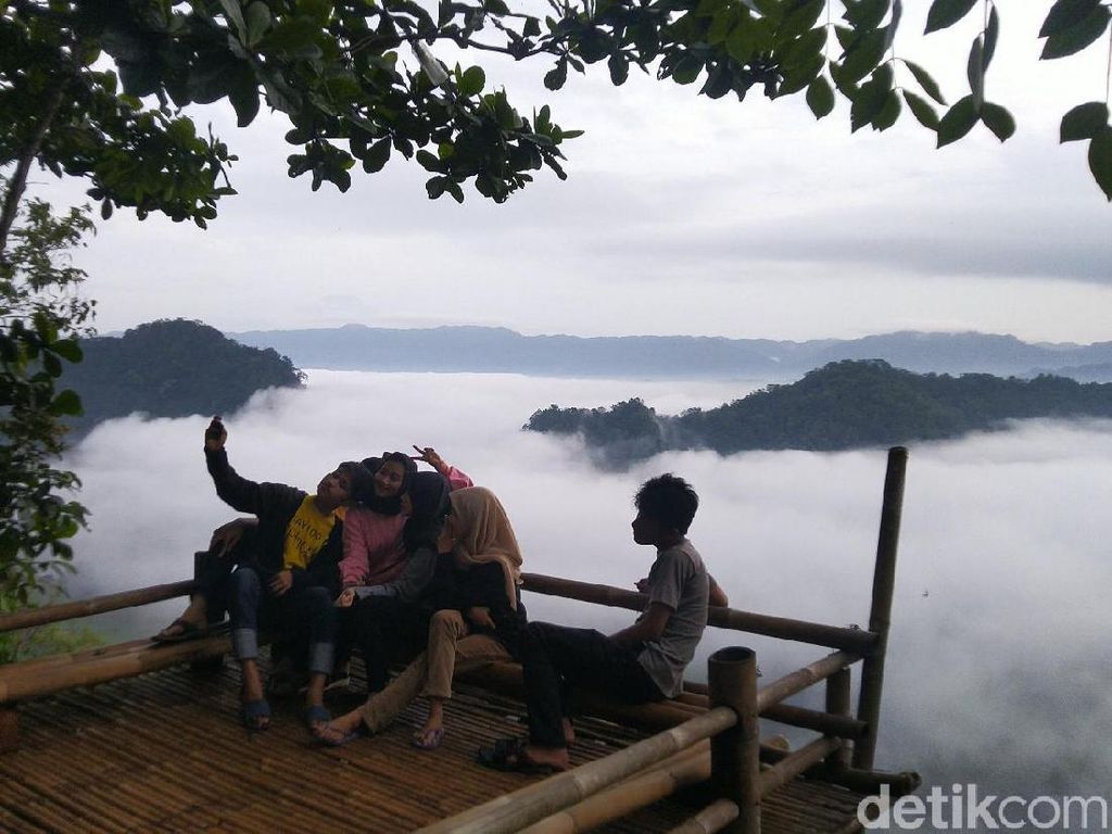 Potret Puncak Bangku, Negeri di Atas Awan dari Ciamis Potret Puncak Bangku, Negeri di Atas Awan dari Ciamis