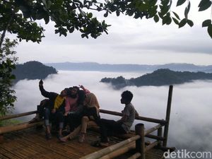 Potret Puncak Bangku, Negeri di Atas Awan dari Ciamis Potret Puncak Bangku, Negeri di Atas Awan dari Ciamis