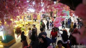 Melihat Suasana di Transpark Mall Bintaro yang Ramai Pengunjung
