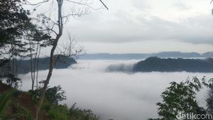 Foto: Pemandangan Puncak Bangku Ciamis yang Membius