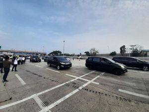 Video Arus Balik di Tol Cikampek Lancar, Waspadai Penumpukan Besok!