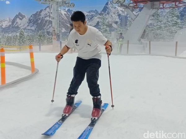 Permainan Ski di Trans Snow World