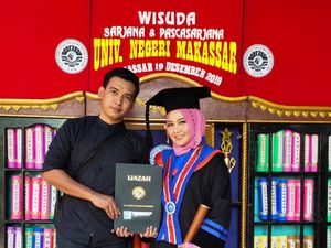 Kisah Puspita dari Makassar, Tamat S2 Berkat Hasil Jualan Batu Cobek Suami