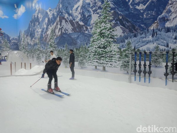 Permainan Ski Tempat Wisata Salju di Jakarta