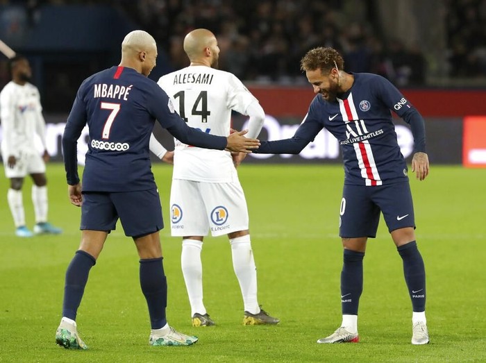 PSG's Kylian Mbappe, left, and Neymar celebrate after scoring their side's third goal during the League One soccer match between Paris Saint Germain and Amiens, at the Parc des Princes stadium in Paris, Saturday, Dec. 21, 2019. (AP Photo/Thibault Camus)