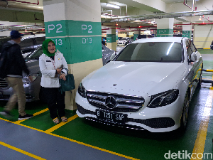 Dear Pemilik Mercy di Pacific Place, Jangan Lupa Bayar Pajak Rp 20 Juta